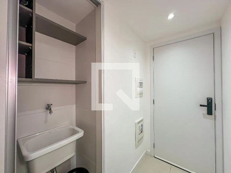 One-bedroom apartment in a building with a gym — photo 38