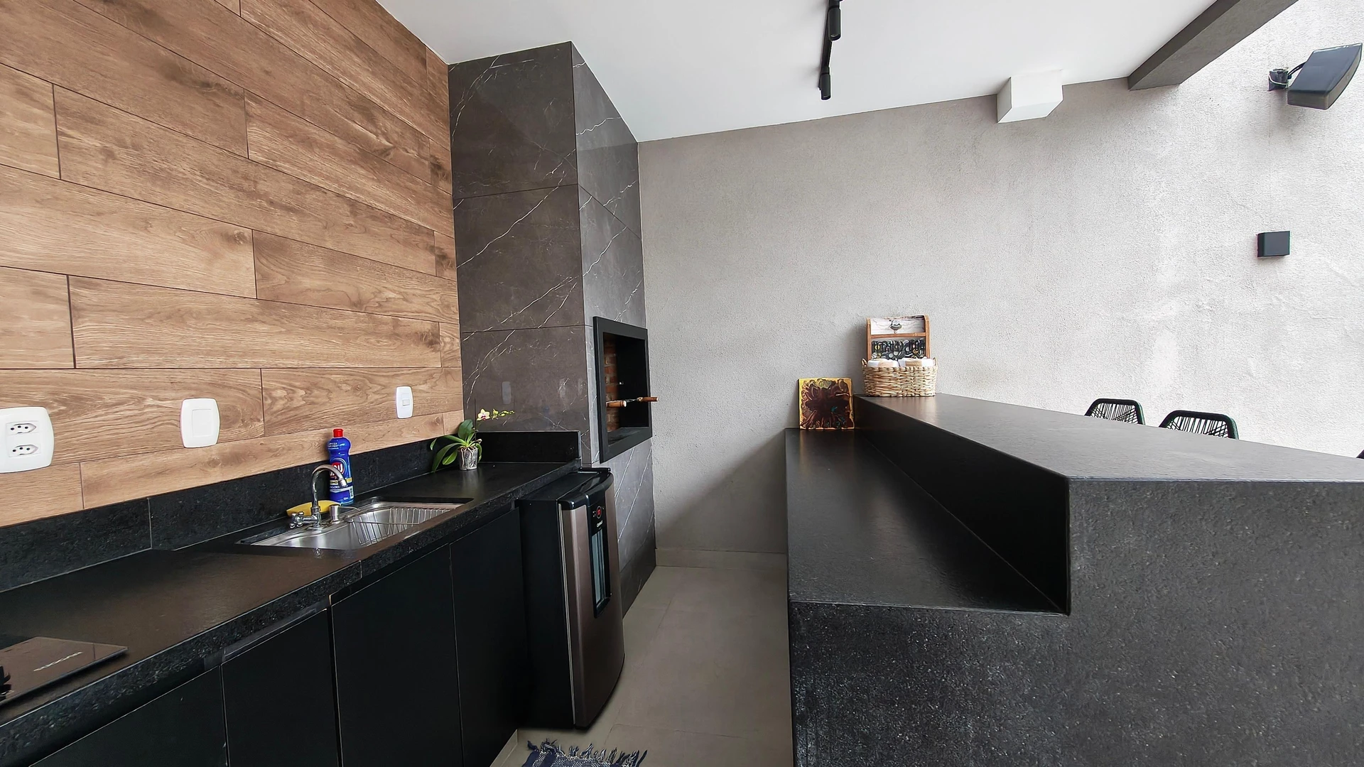 Jacuzzi in a 5-bedroom house, 350 m² — photo 32