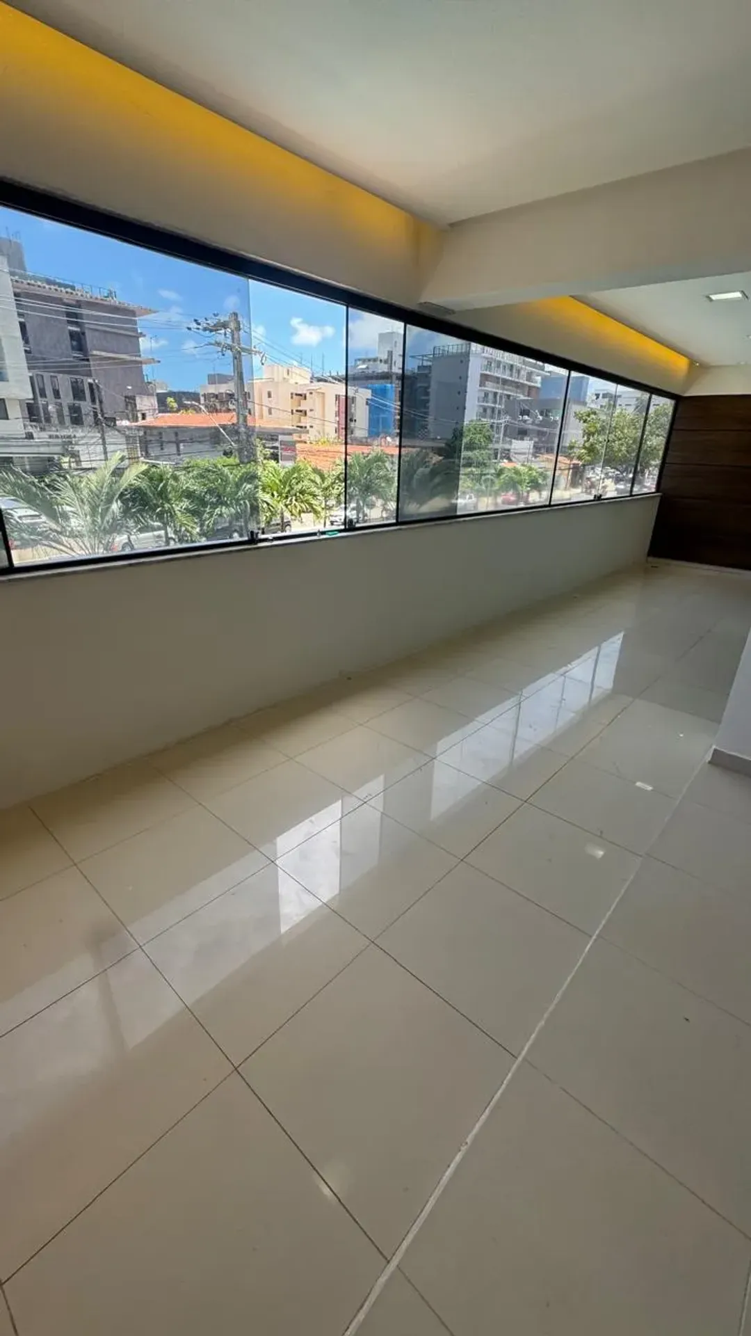 Home office in a 3-bedroom apartment, 170 m²