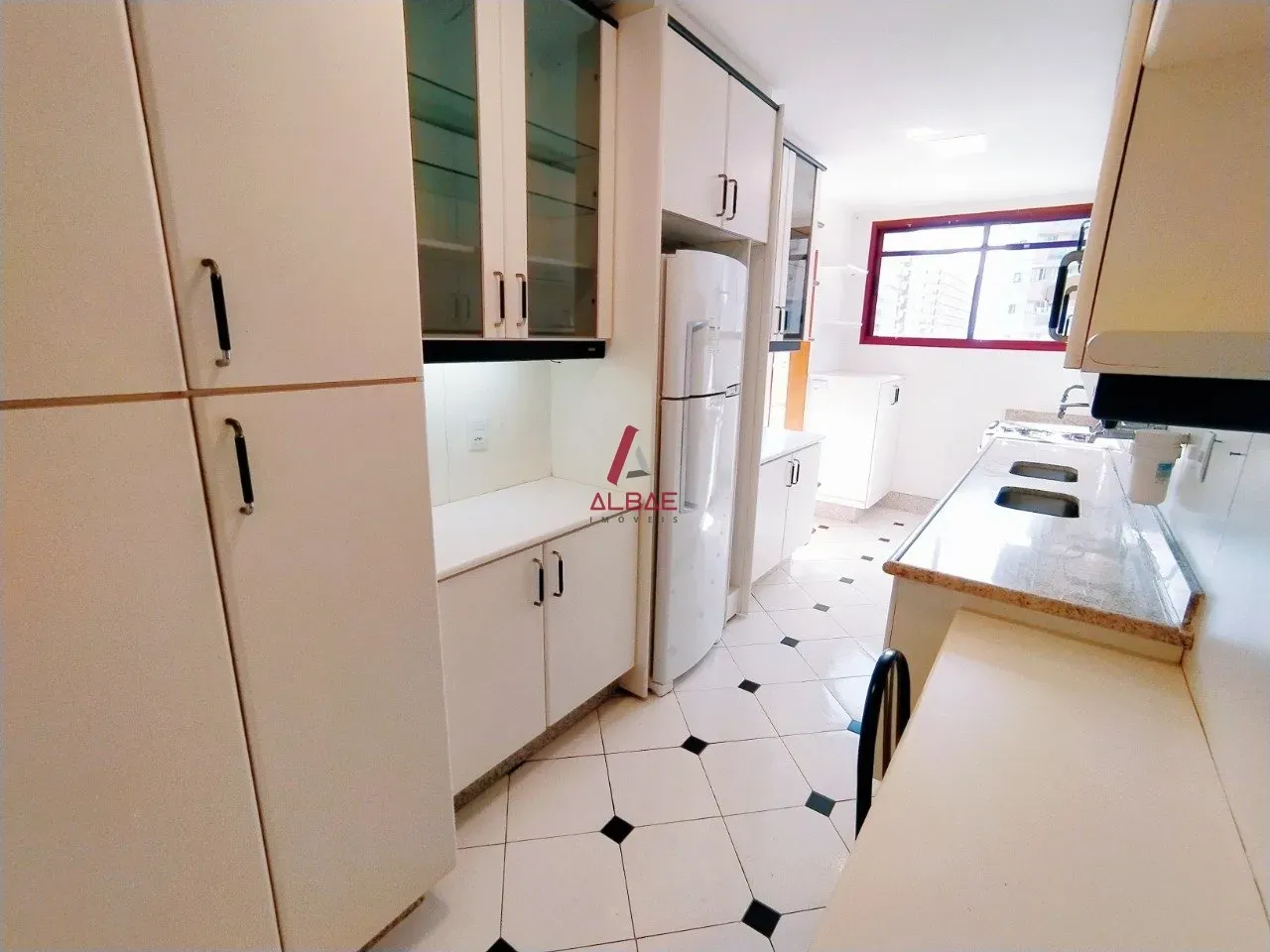 3-bedroom apartment with a balcony and 4 bathrooms — photo 29