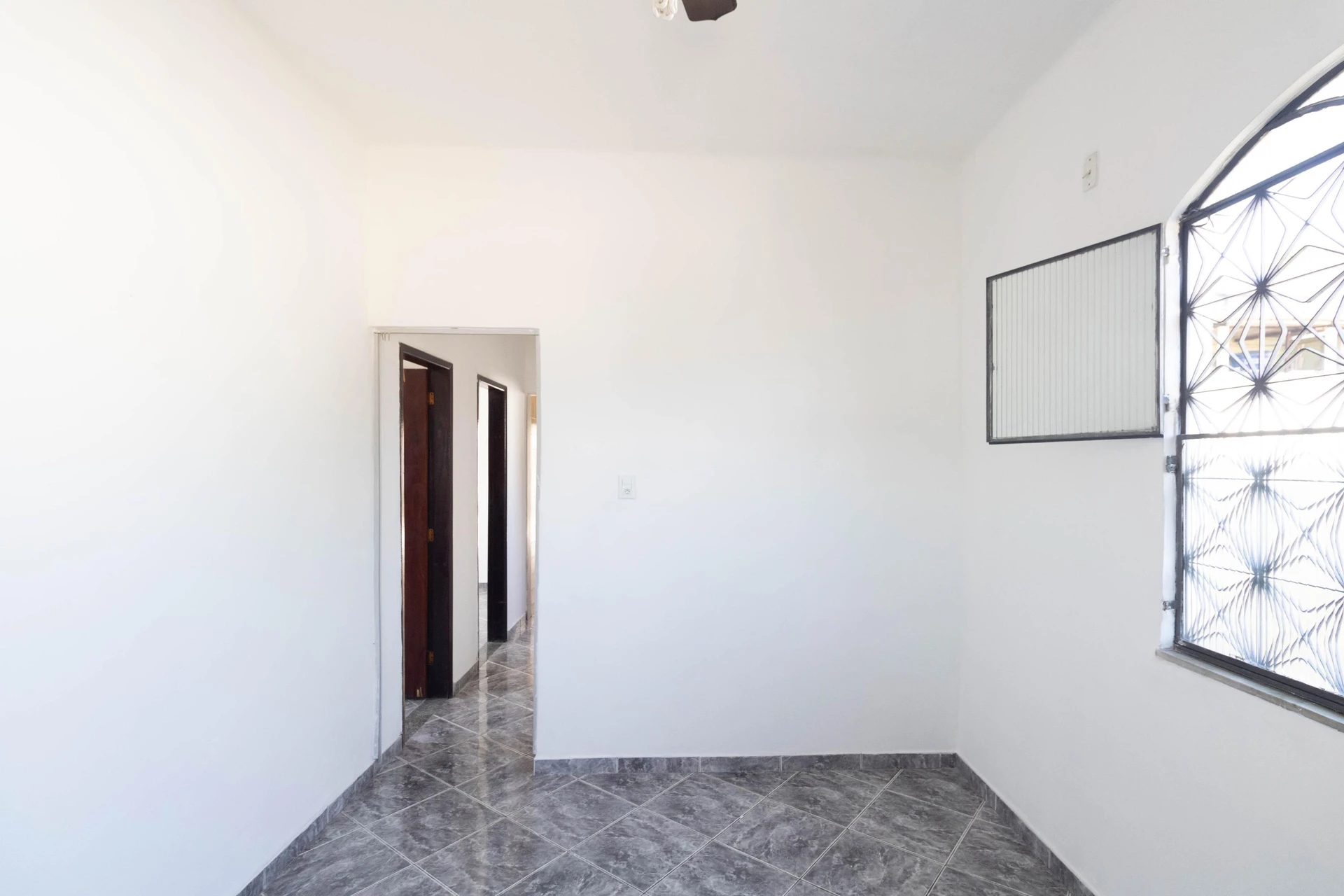 Unfurnished house with 3 bedrooms and a private garden — photo 26