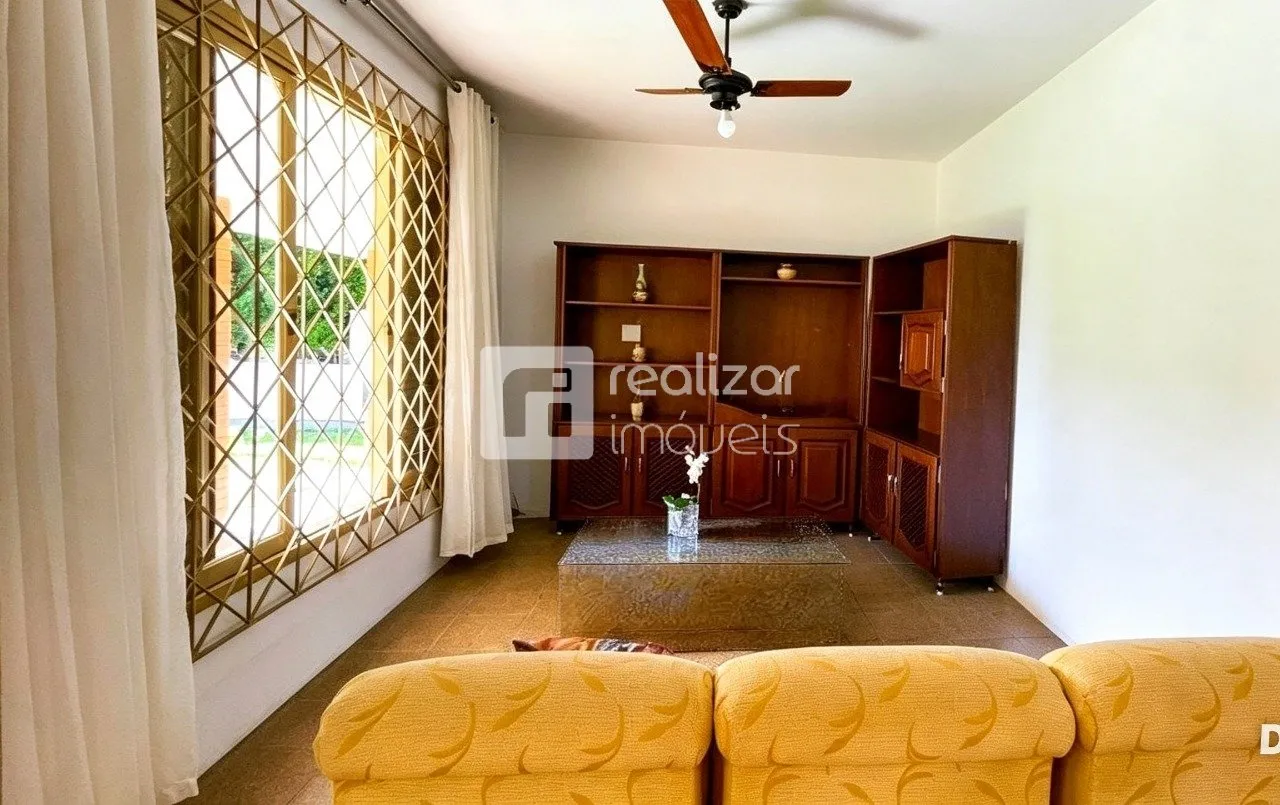 Casa de 5 dormitorios con cocina independiente 450 m²