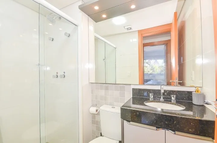 2-bedroom apartment with a washing machine in Curitiba — photo 9