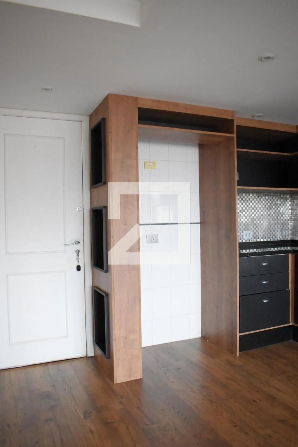 1-bedroom apartment with open-plan kitchen and pool — photo 16