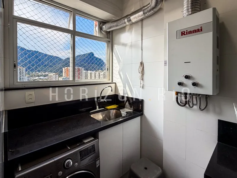3-bedroom apartment with a mountain view — photo 15