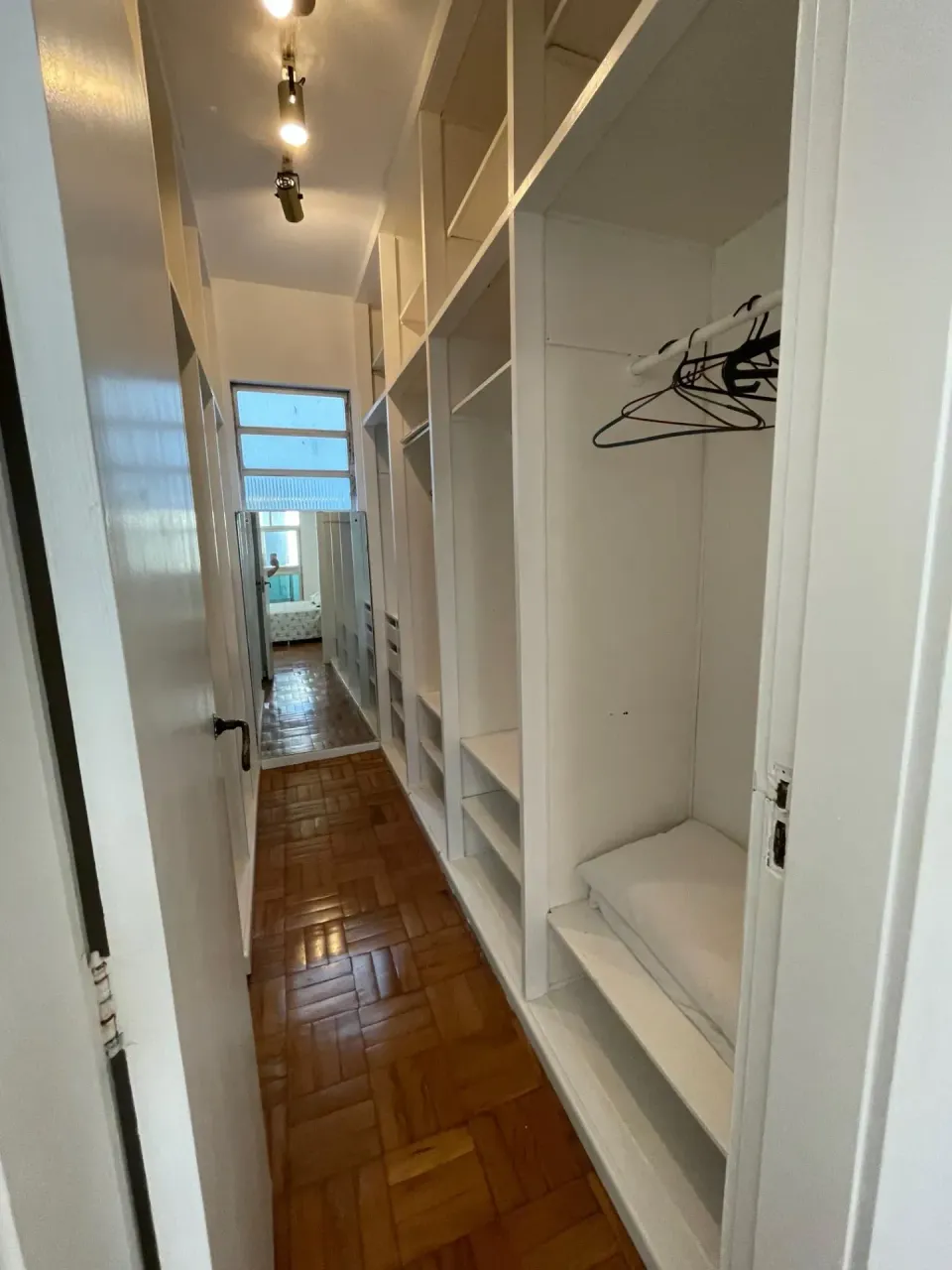 Furnished apartment with 4 bedrooms and a closed kitchen — photo 8