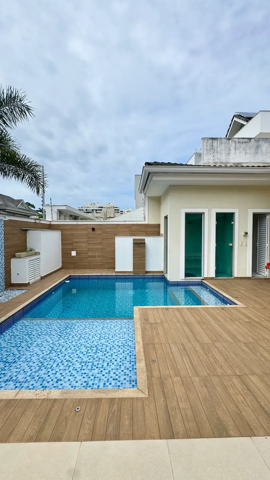 House with 5 bedrooms and a built-in balcony grill — photo 5