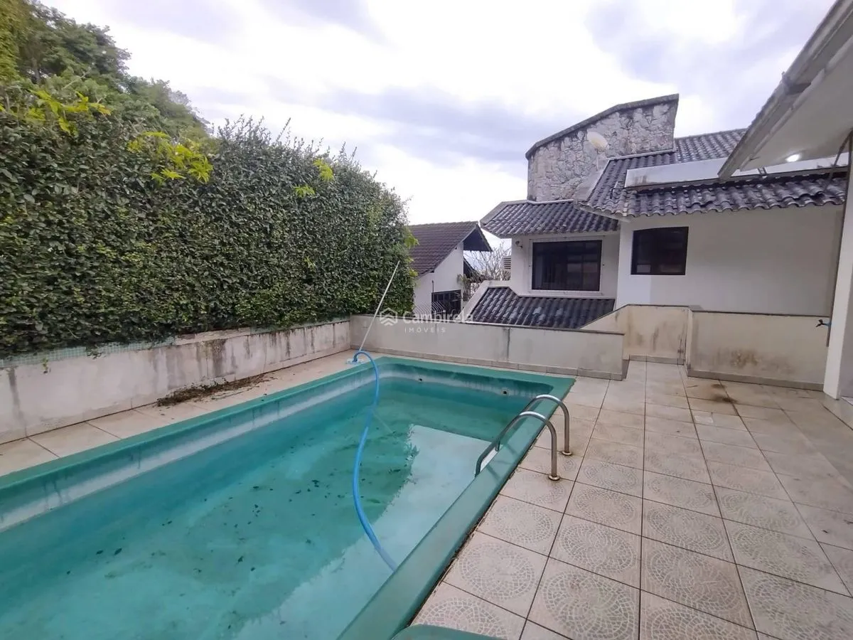 House with 4 bedrooms and 311 m² with 2 en-suites — photo 17