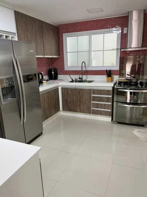 Furnished 260 m² house with 4 bedrooms and 6 bathrooms — photo 6