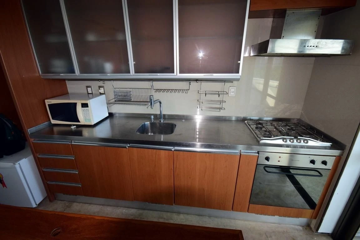 Furnished studio with 1 bedroom, 2 bathrooms and balcony — photo 6