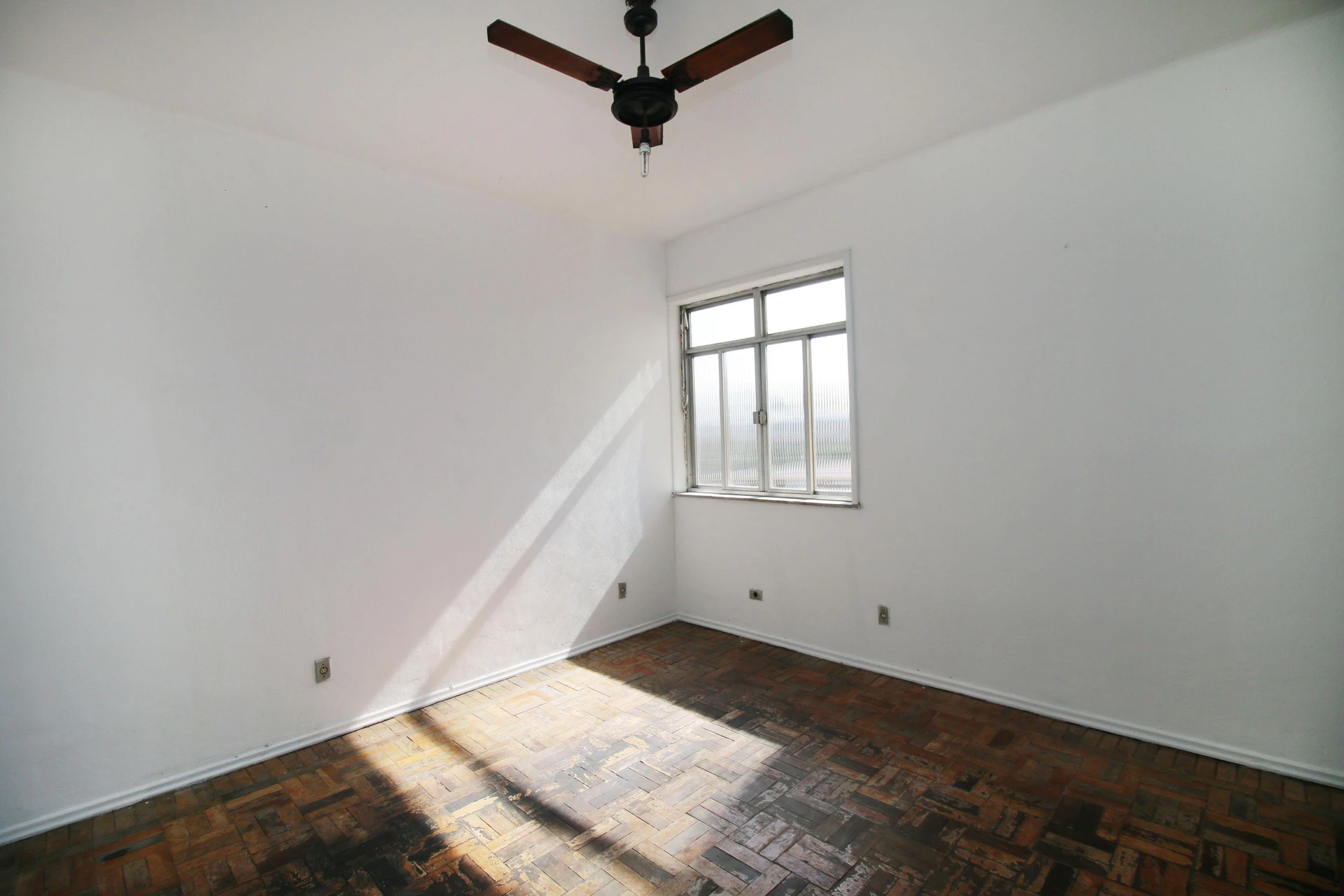 2-bedroom apartment with 1 bathroom and no parking — photo 5