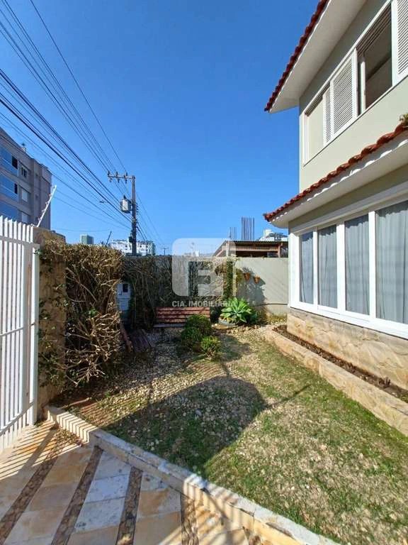 Casa com 4 dormitórios e 351 m² com quintal e churrasqueira — photo 5