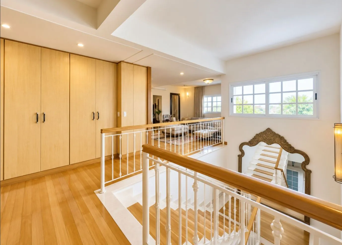 Furnished house, 660 m², with a water view — photo 38