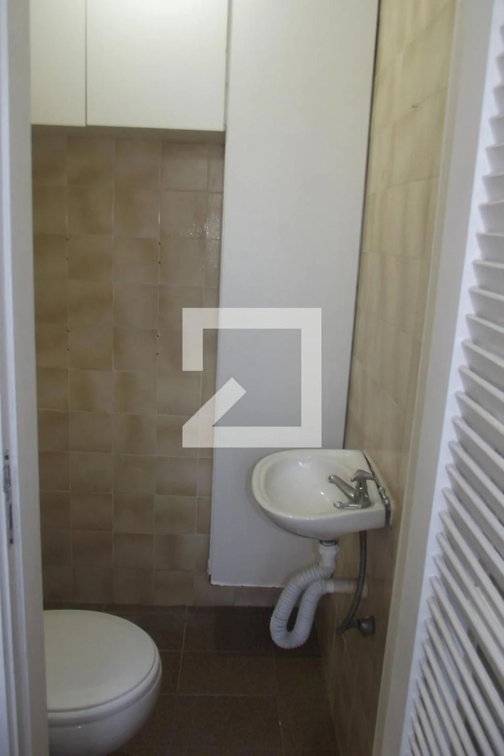Unfurnished 2-bedroom apartment with a suite bathroom — photo 45