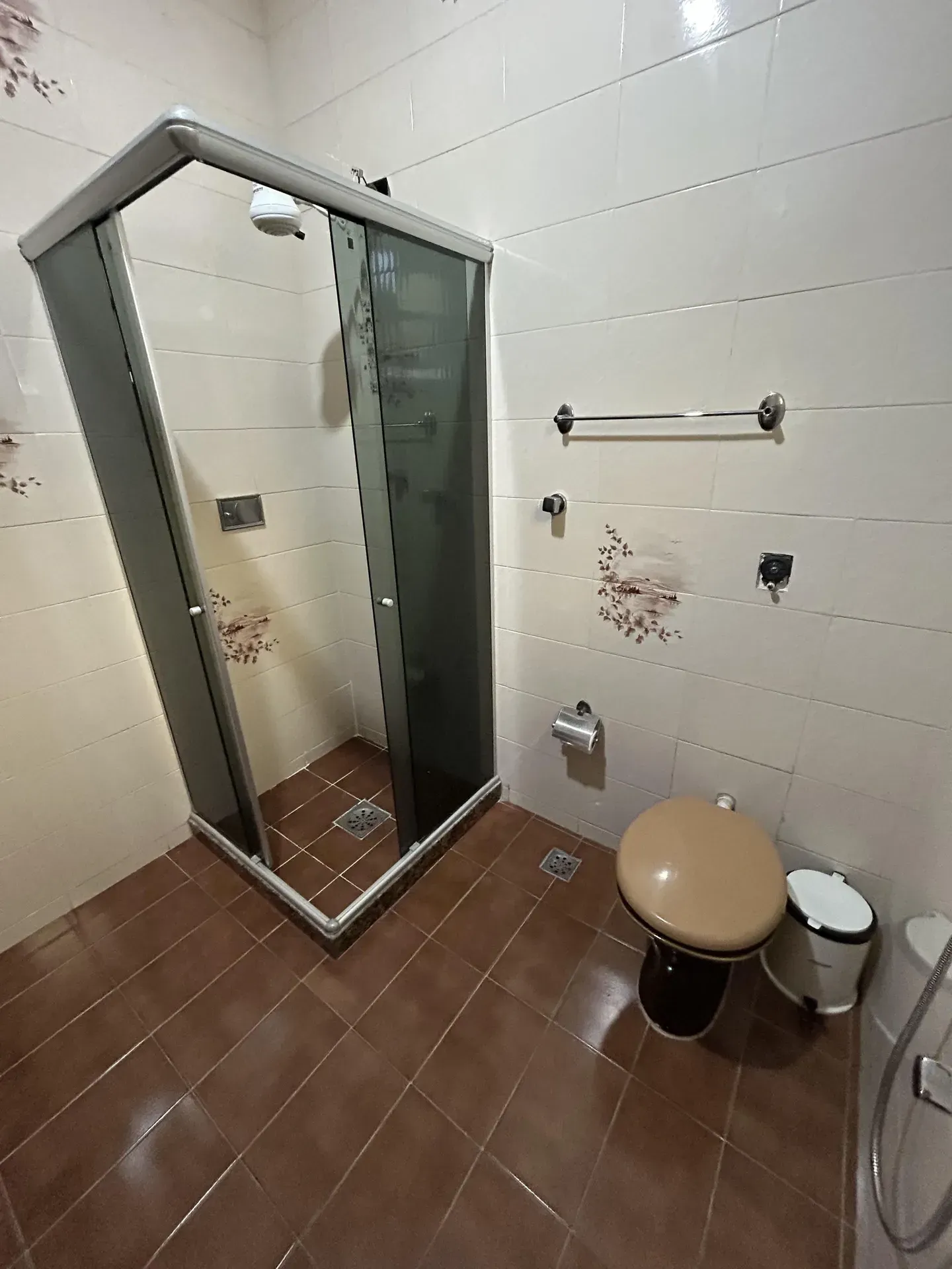 Casa com 4 quartos e 4 banheiros com box de vidro — photo 12