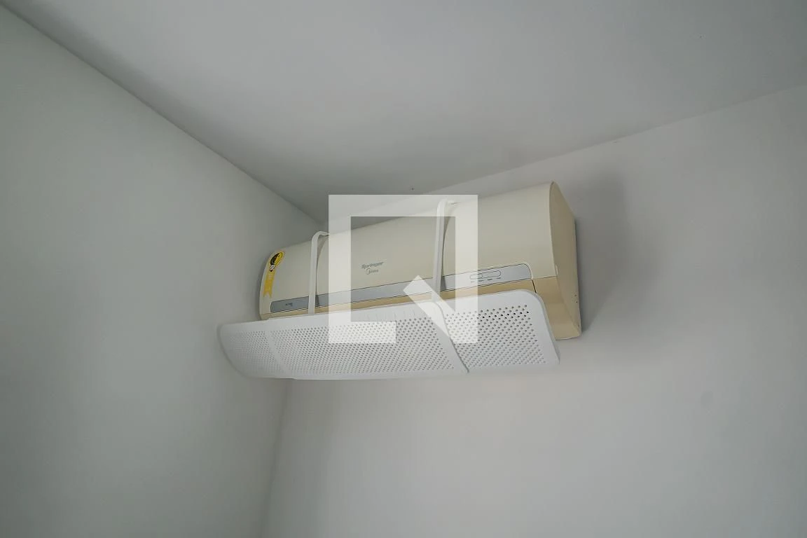 Furnished 2-bedroom apartment with en-suite bathrooms and open kitchen — photo 48