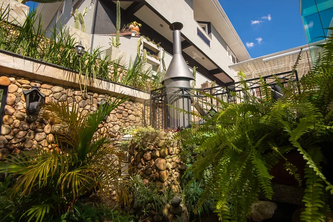 Furnished 860 m² house with 5 bedrooms and 10 bathrooms — photo 63