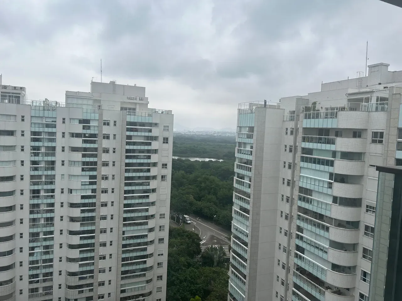 3-bedroom apartment with a park view in Rio de Janeiro — photo 9