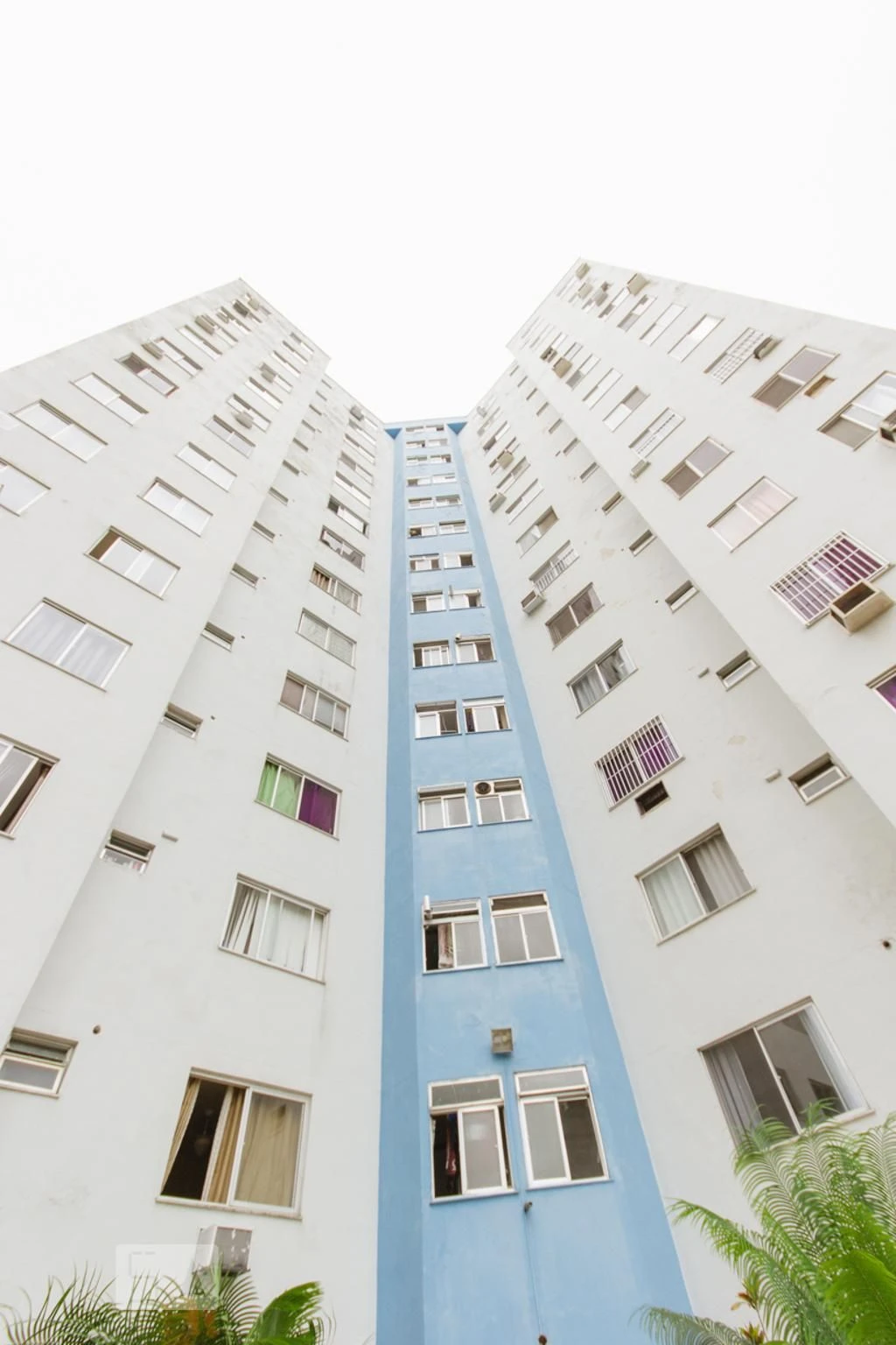 2-bedroom rental apartment with 1 bathroom and parking