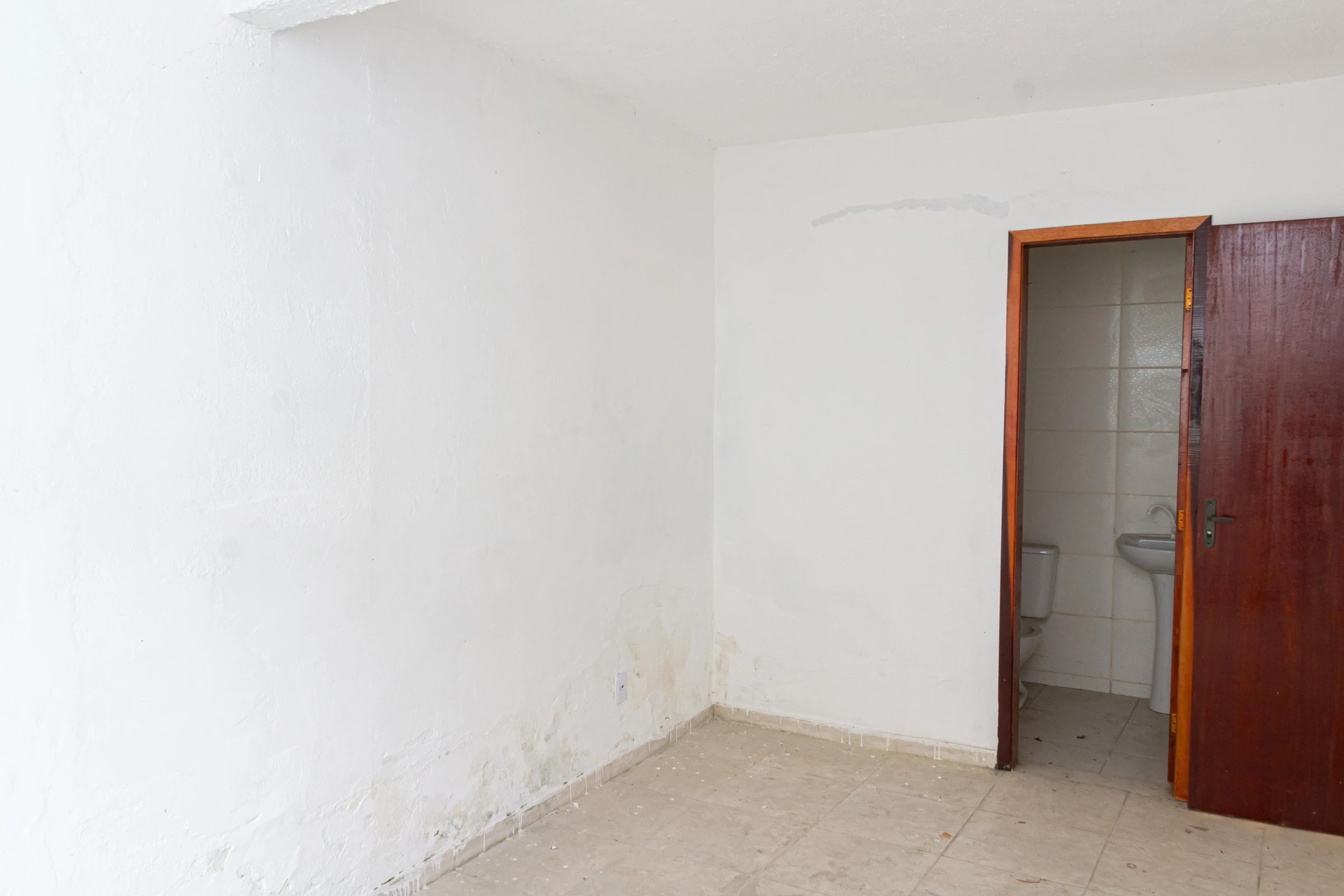 Studio unit with 1 bedroom, ensuite bathroom, private garden — photo 36