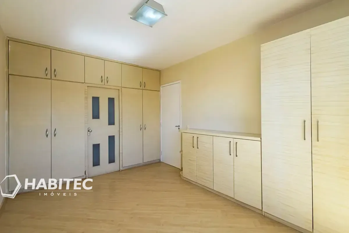 4-bedroom apartment with 2 bathrooms and a balcony — photo 29