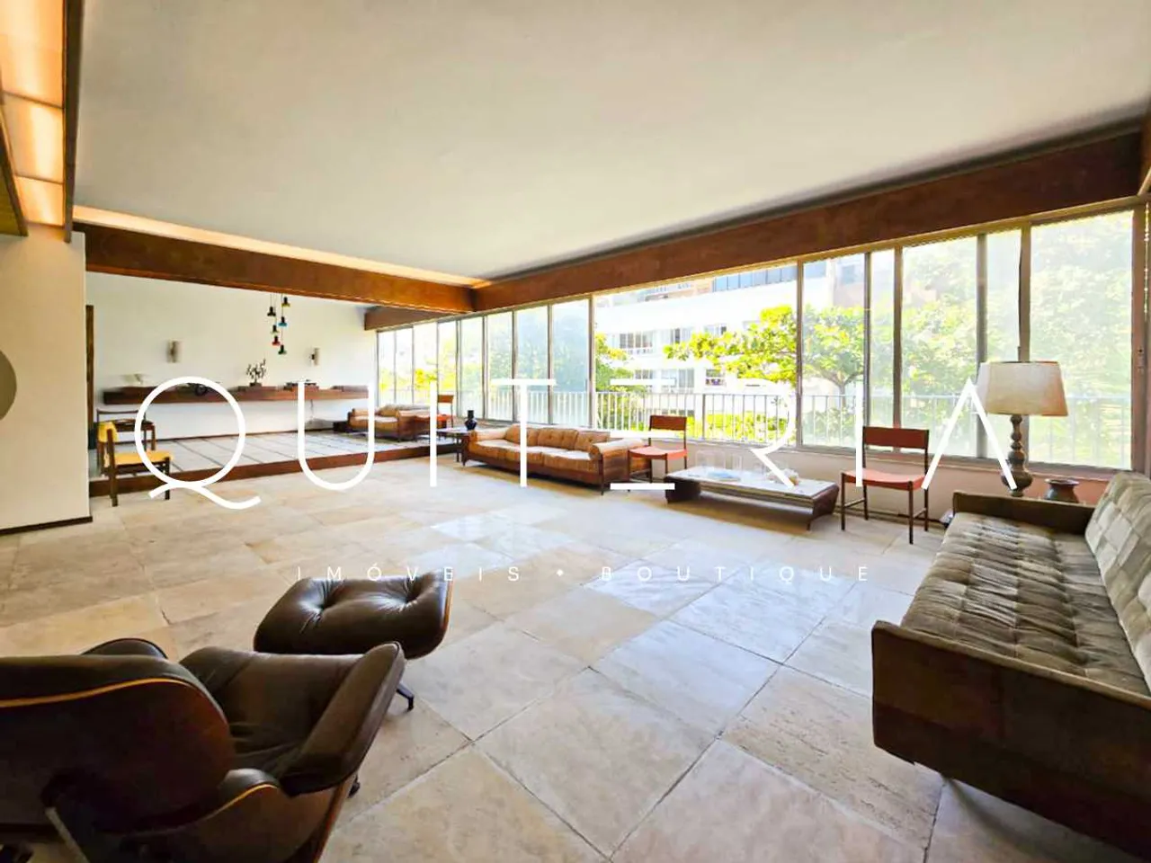 4-bedroom apartment with 4 bathrooms across 300 m²