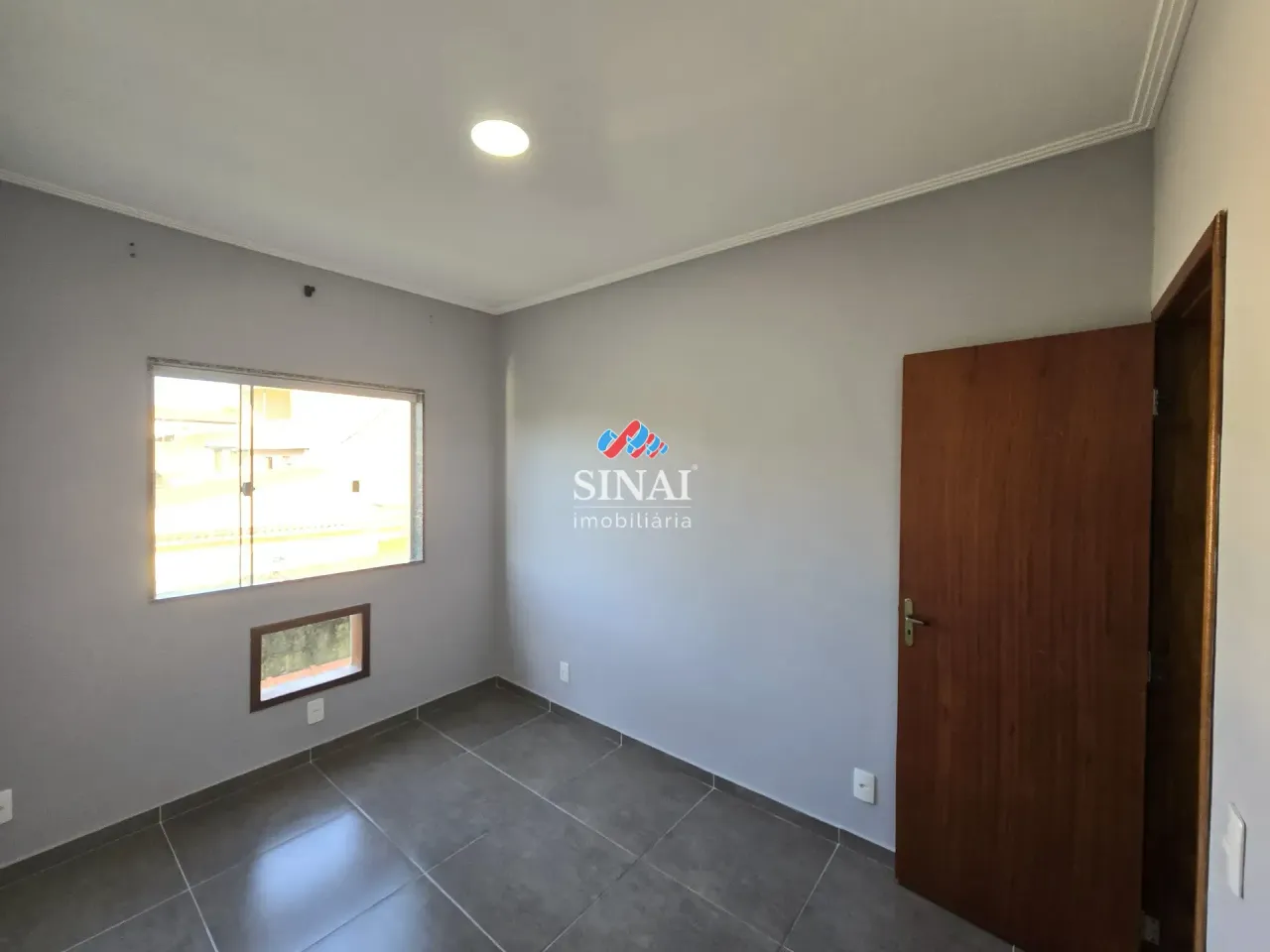 2-bedroom unfurnished apartment with a balcony — photo 5