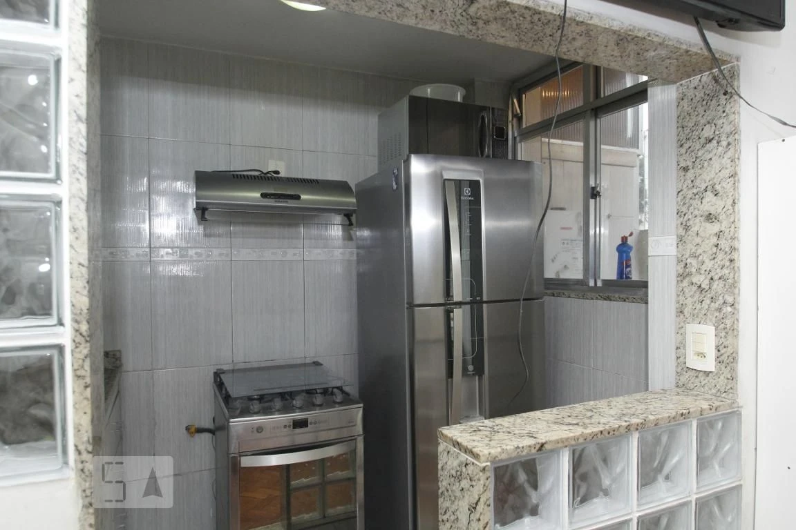 Furnished studio with 1 bedroom and glass shower enclosure — photo 12