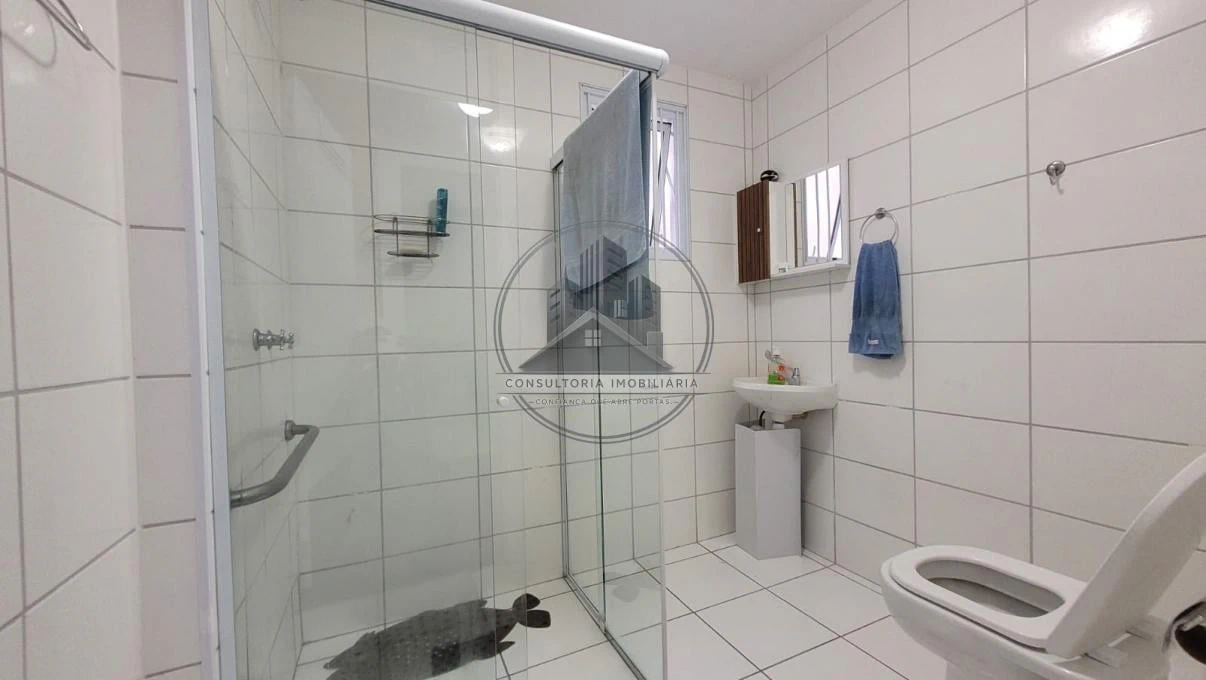 Apartamento de 1 quarto com piso de madeira ou laminado — photo 7