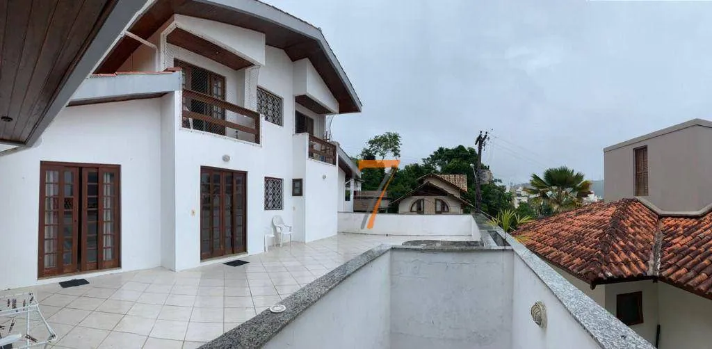 Furnished house with a workspace and 5 bedrooms — photo 44