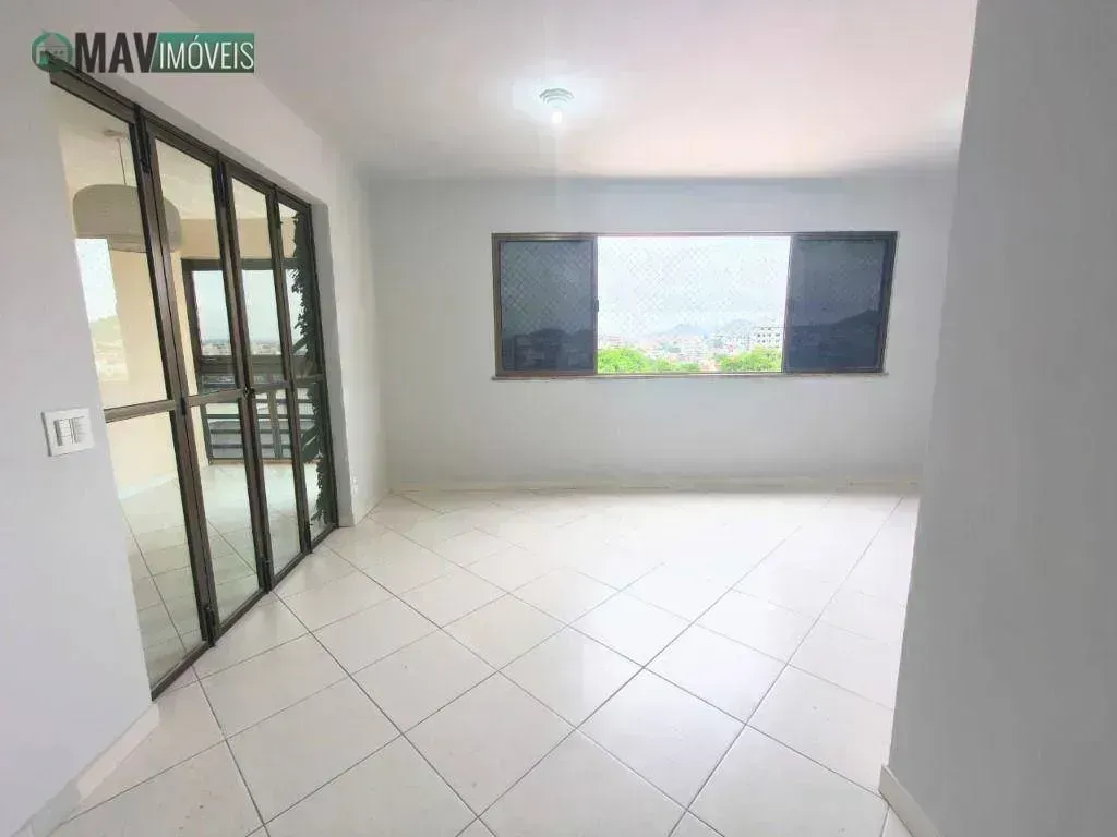 3-bedroom apartment with a closed kitchen 184 m² — photo 2