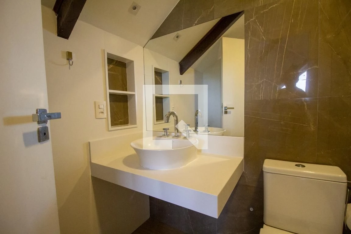 4-bedroom house with a bathtub in Rio de Janeiro — photo 81
