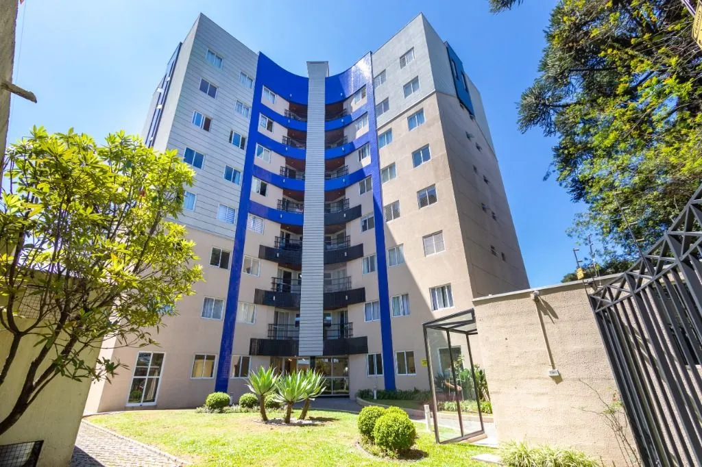 Balcony with a grill in a 2-bedroom apartment, 59 m² — photo 4