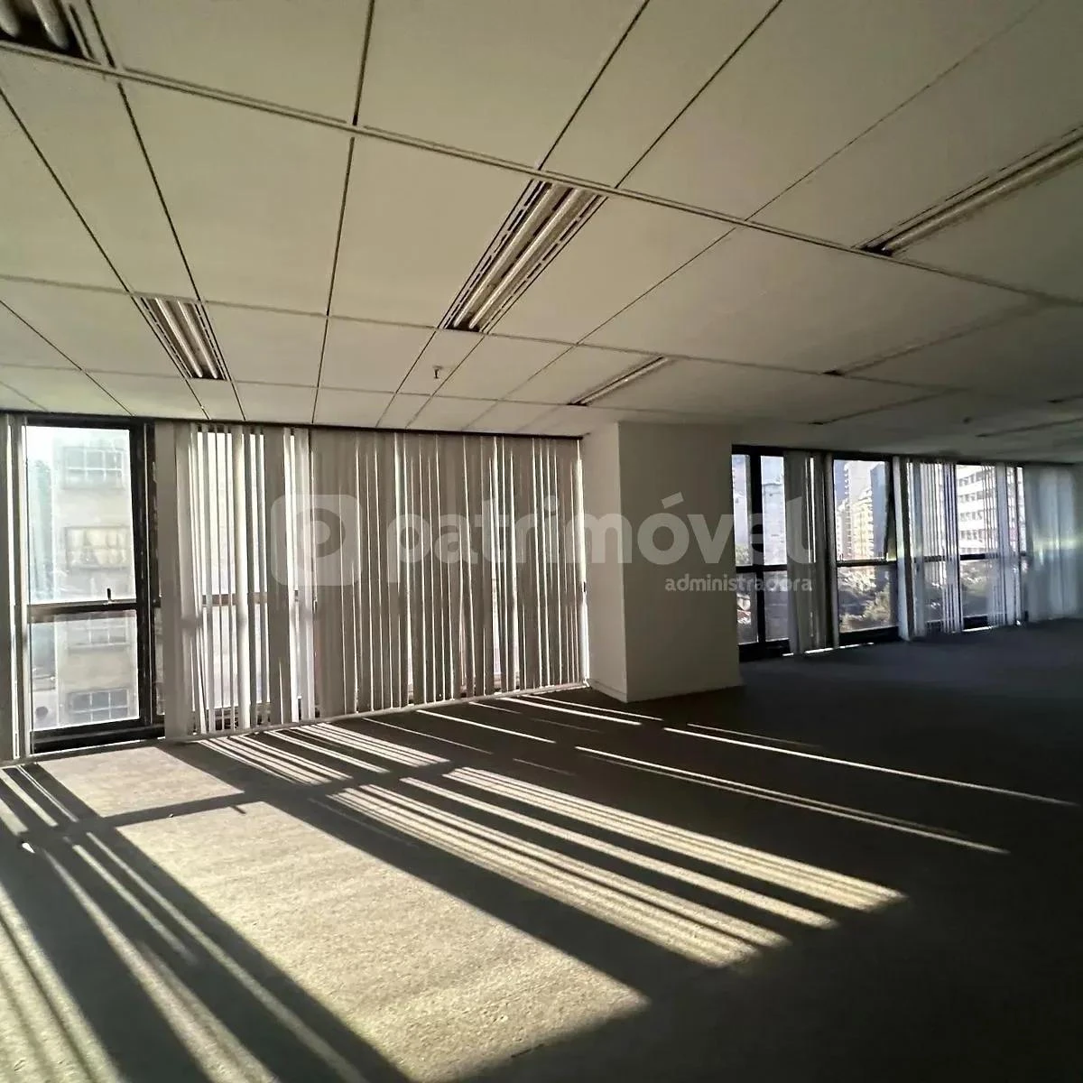 Unfurnished corporate apartment with 6 bathrooms — photo 2