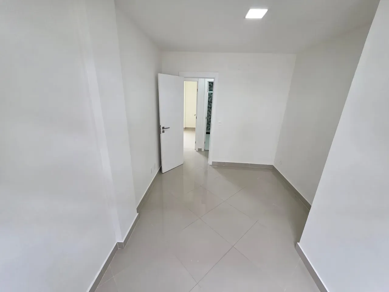 3-bedroom apartment, 1 with its own bathroom, 85 m² — photo 3
