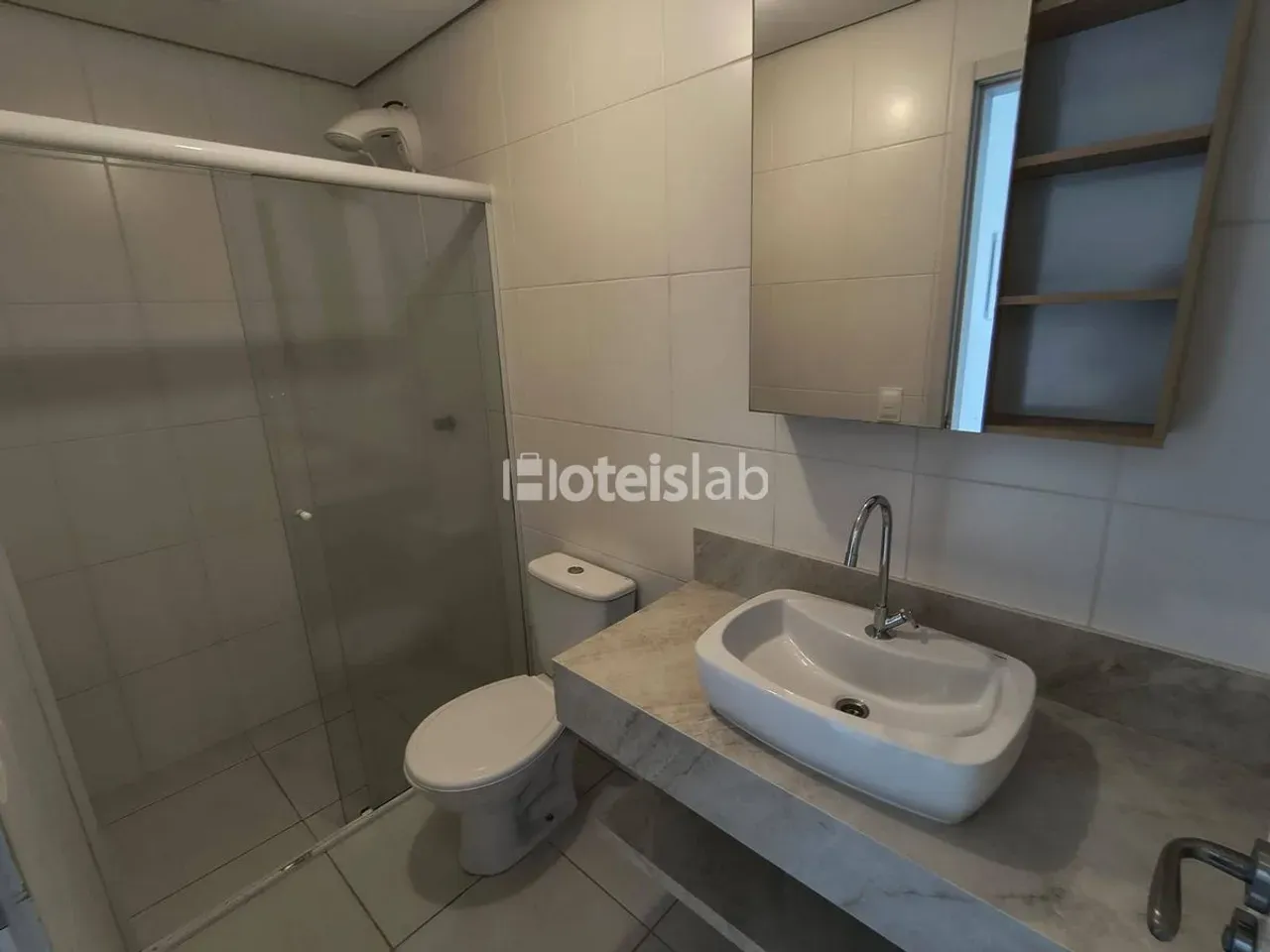 One-bedroom apartment in a building with a gym — photo 27