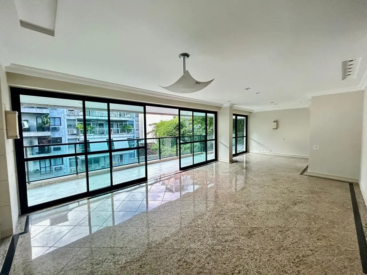 165 m² apartment with 4 bedrooms and 4 bathrooms — photo 10