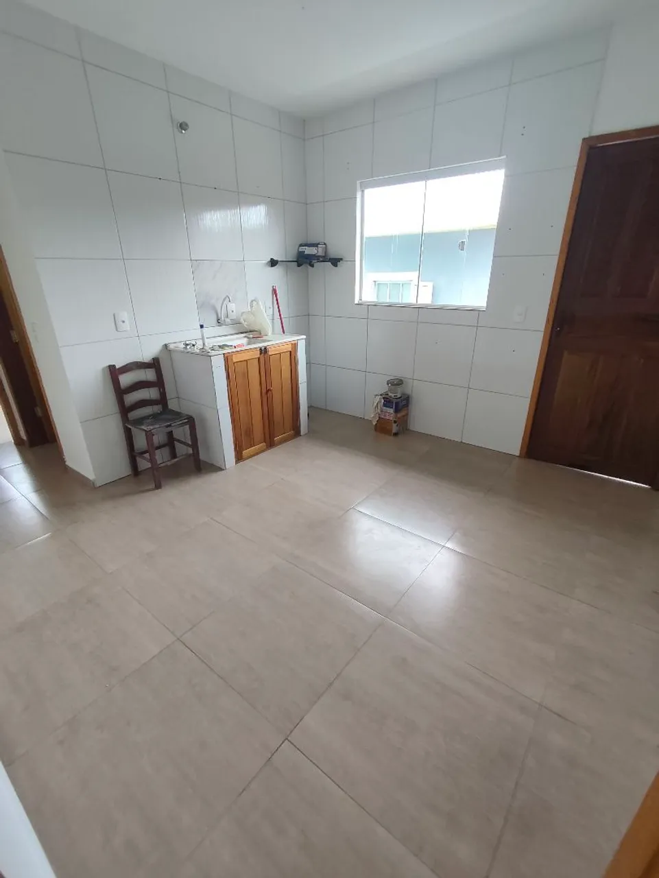 Quitinete com 1 quarto e 1 banheiro e vaga