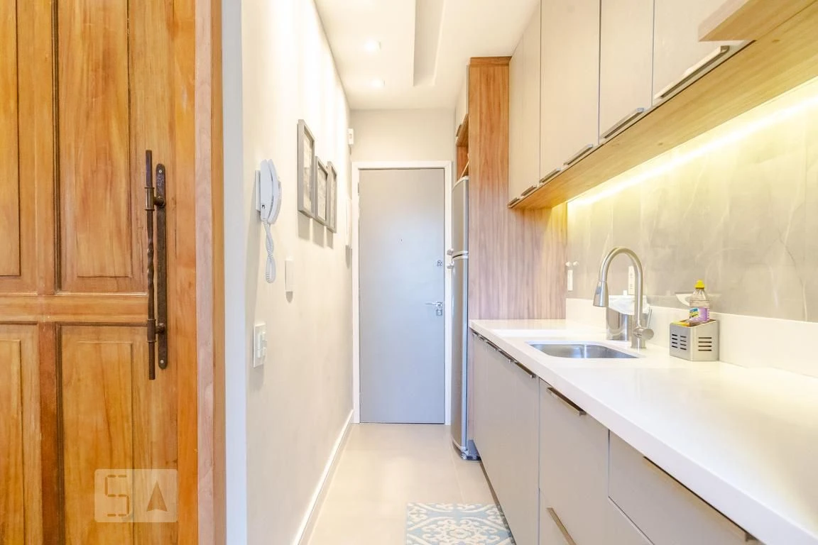 Furnished 2-bedroom apartment with a glassed-in balcony — photo 44