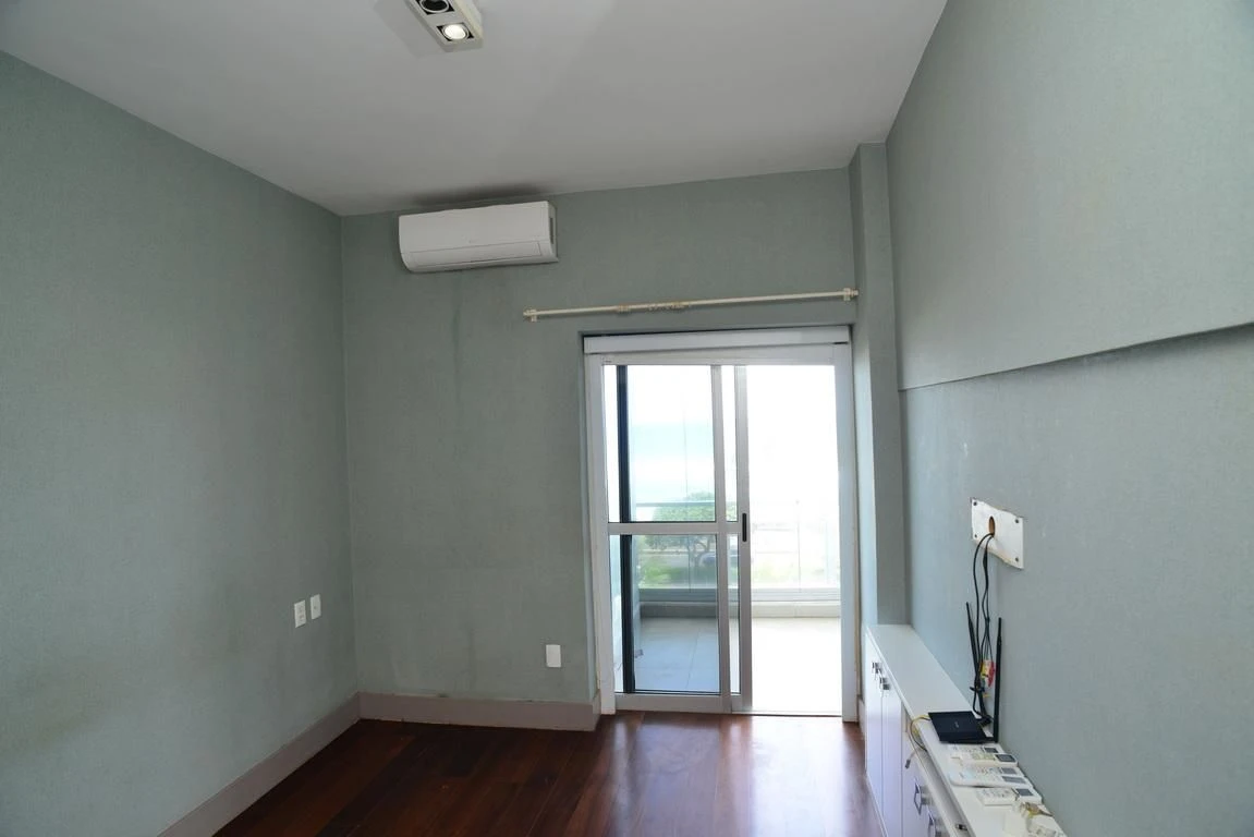 3-bedroom apartment in a building with a gym — photo 3