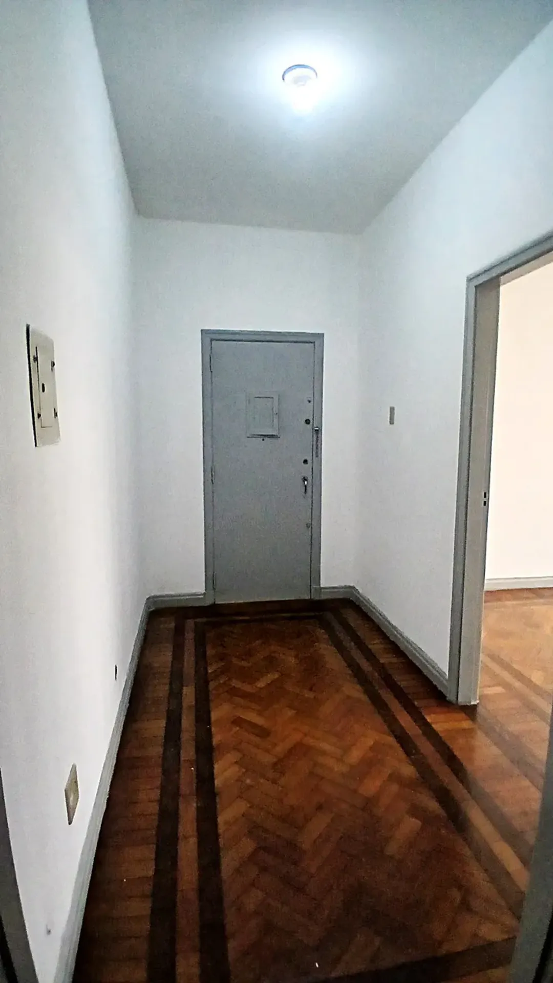 Apartment on the 2nd floor with wood or laminate floors — photo 15