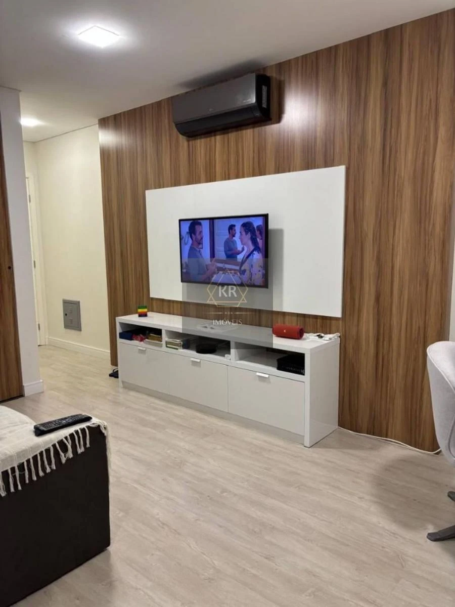 Glass-enclosed balcony in a 2-bedroom apartment, 60 m²