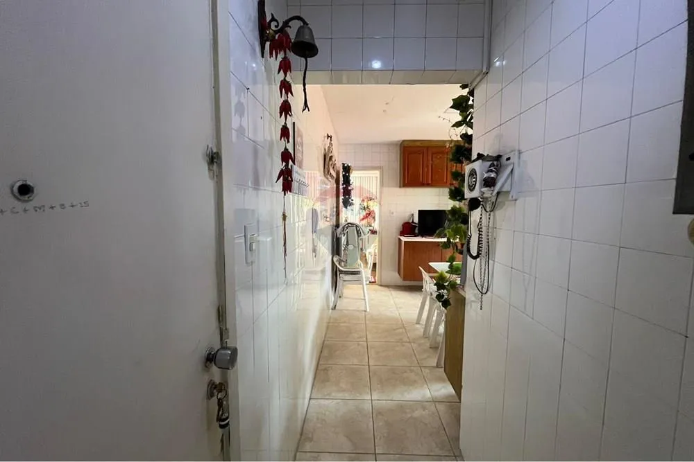 Furnished 4-bedroom apartment with 2 baths and 183 m² — photo 12