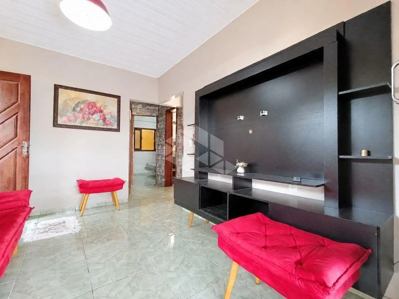 Balcony with a grill in a 2-bedroom house, 100 m² — photo 18