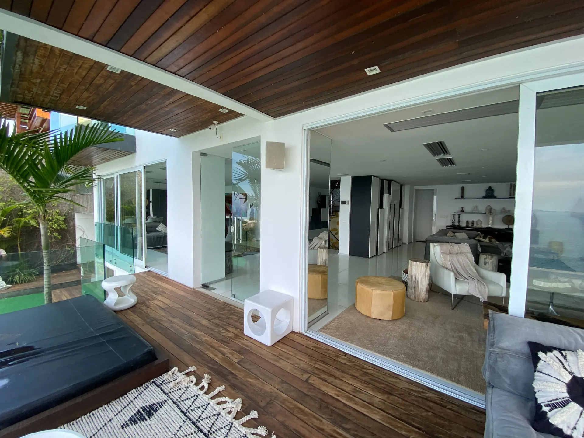 800 m² house with 5 bedrooms and an open-plan kitchen — photo 53