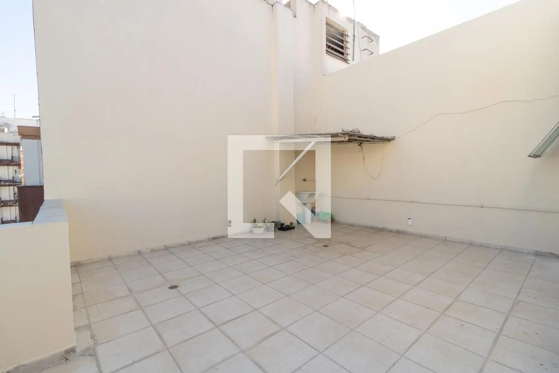 3-bedroom apartment in a building with a gym — photo 40