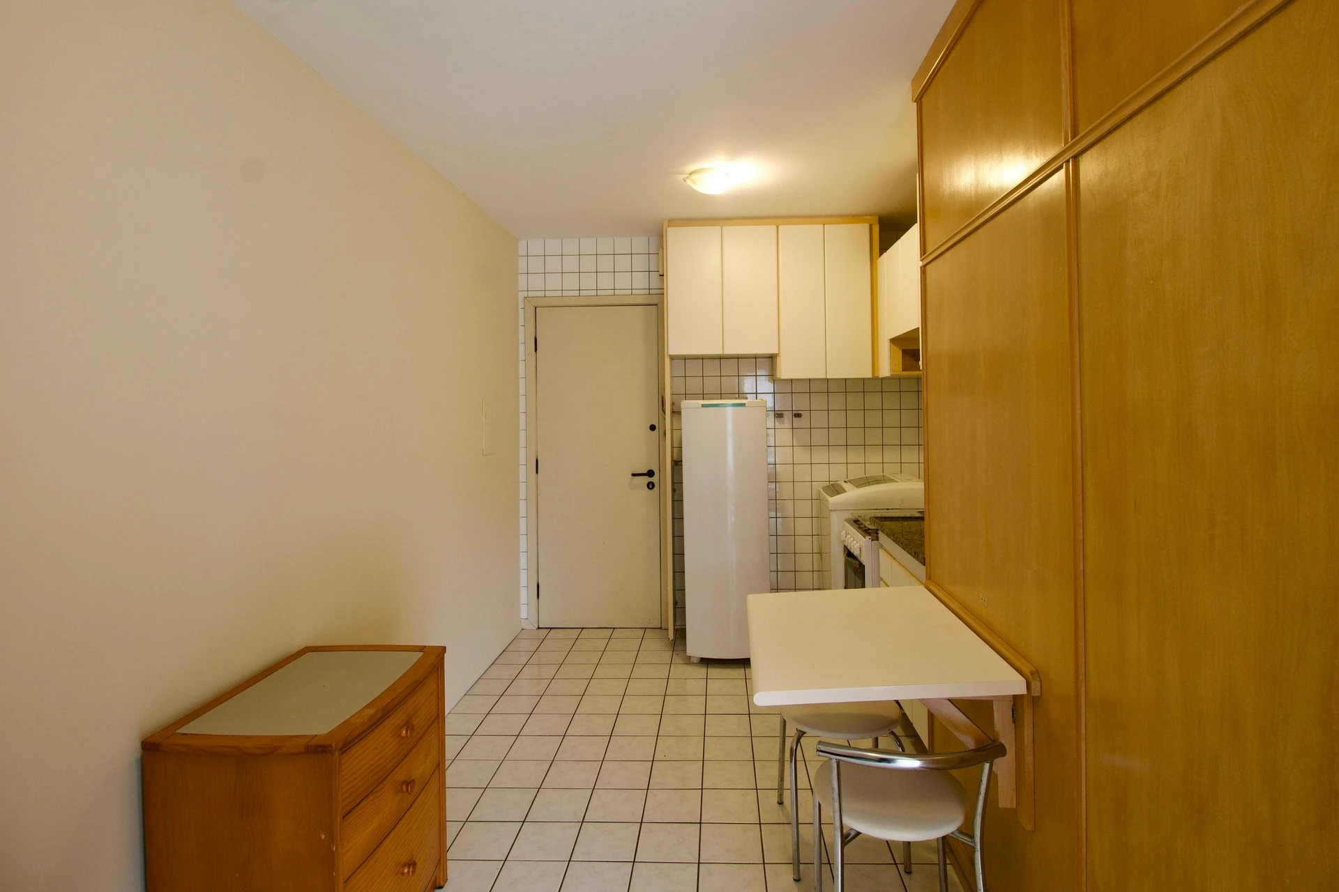 Furnished 1-bedroom apartment with a balcony — photo 2