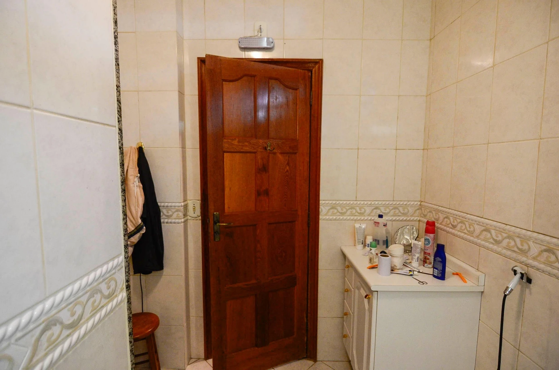 Furnished 2-bedroom apartment with a gas stove — photo 45