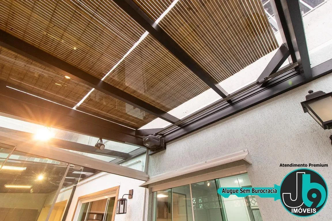212 m² house with a home office and a glass-enclosed balcony — photo 15