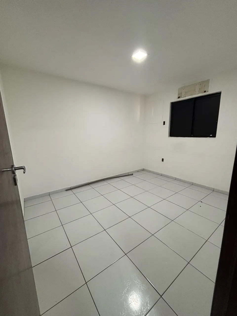 3-bedroom apartment in a building with a pool — photo 10